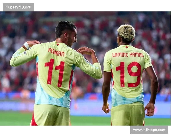 费兰-托雷斯庆祝帽子戏法，巴萨客场进球大战取胜